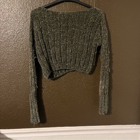 Soft Knit Green Long Sleeve Crop Top with Dangle Detail, Size Large - Picture 2 of 7